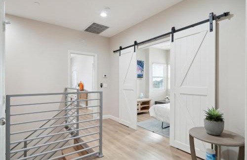 Midway City House | Amazing Value with High Comfort, 14 Guests for 4BR by Disneyland, Beaches, Rodeo 39 & More
