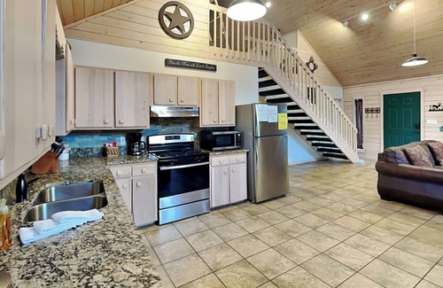 Alto Cabin | Amazing view! Cozy fireplace, covered hot tub, w. bonus loft