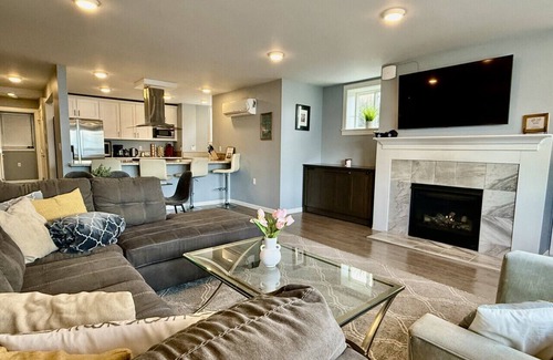 North End Condo | Amazing View of Commencement Bay in Old Town Tacoma