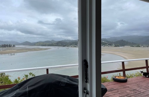 Tairua Cottage | Amazing Views from inside and out
