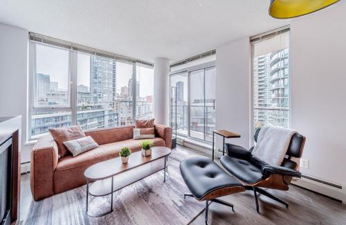 Crosstown Apartment | Amazing Views ! Leather Furniture ! Cozy Condo!
