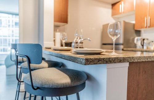 Crosstown Apartment | Amazing Views ! Leather Furniture ! Cozy Condo!