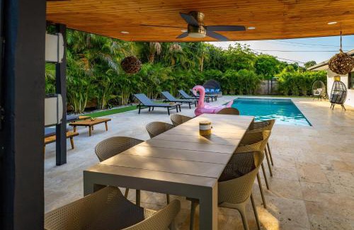 North Miami Beach Villa | Amazing Villa at Highland Lakes Boulevard BY THE GLAMHOMES