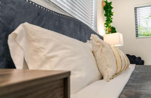 North Miami Beach Villa | Amazing Villa at Highland Lakes Boulevard BY THE GLAMHOMES