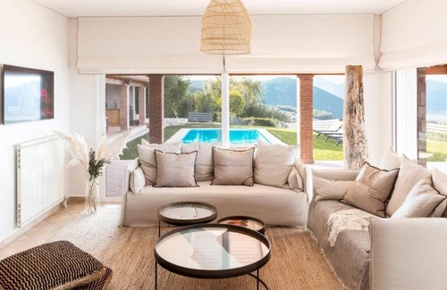 Chalcis Villa | Amazing Villa Esperas with private pool in Chalkida, Greece.