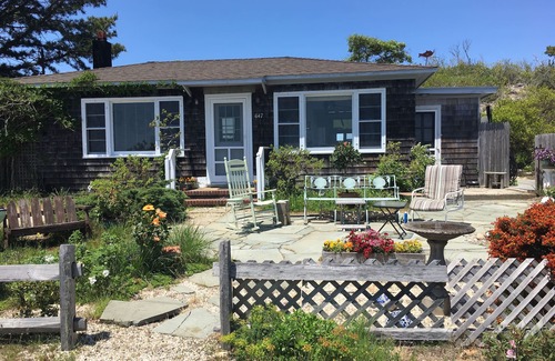 Napeague Cottage | Amazing Waterfront Hamptons Amagansett Cottage!