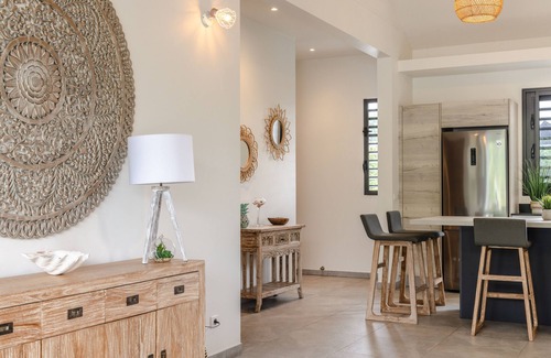 Papeto'ai Villa | Amazing Waterfront Villa fully equipped w/infinity pool
