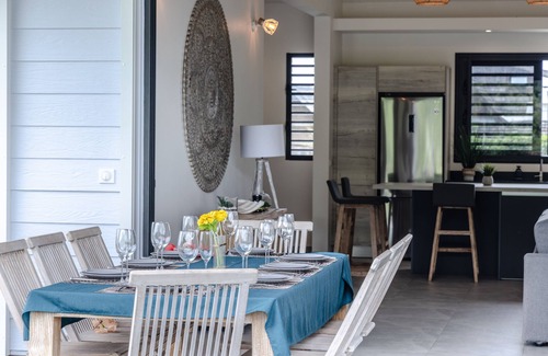 Papeto'ai Villa | Amazing Waterfront Villa fully equipped w/infinity pool