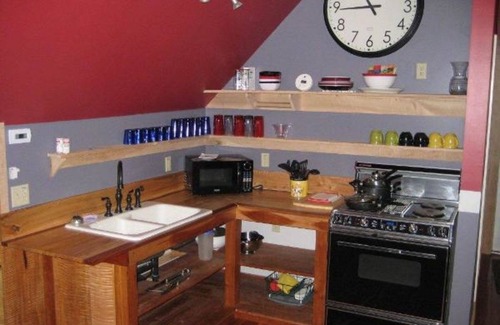 Hill Apartment | Amazingly Beautiful Waterfalls Getaway special winter ski package per month !