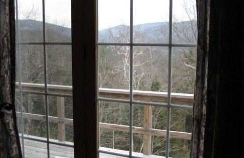 Hill Apartment | Amazingly Beautiful Waterfalls Getaway special winter ski package per month !