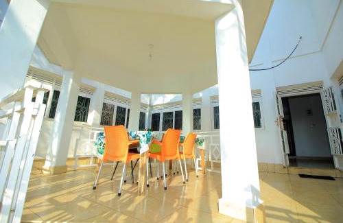 Jinja Apartment | Ambassador Bridge Motel