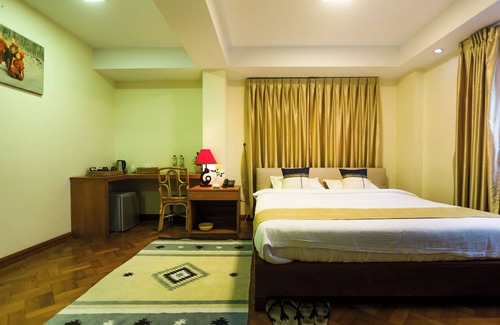 Bahan Hotel | Ambassador Hill