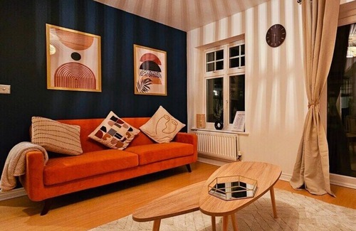 Barnt Green House | Amber House; Modern Comfortable Home - BHX/NEC/JLR