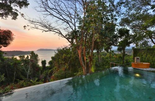 Pantai Tengah Villa | Ambong Pool Villas - Private Pool