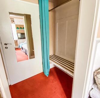 Ursus Bed & Breakfast | American House Hennela