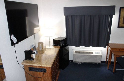 Ionia Hotel | American Inn and Suites Ionia