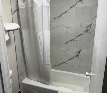 Sealy Hotel | American Inn-Sealy