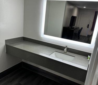 Sealy Hotel | American Inn-Sealy