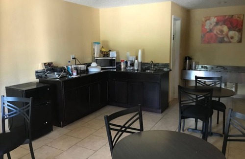 Corsicana Hotel | American Inn