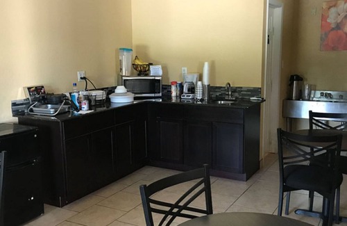 Corsicana Hotel | American Inn