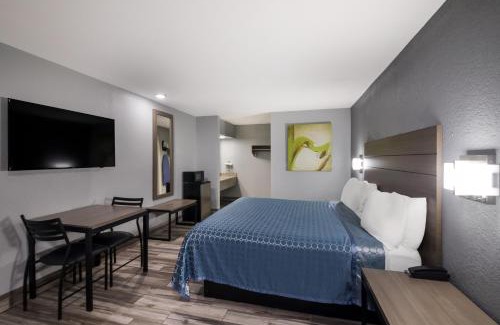 Buda Hotel | Americas Best Value Inn Buda