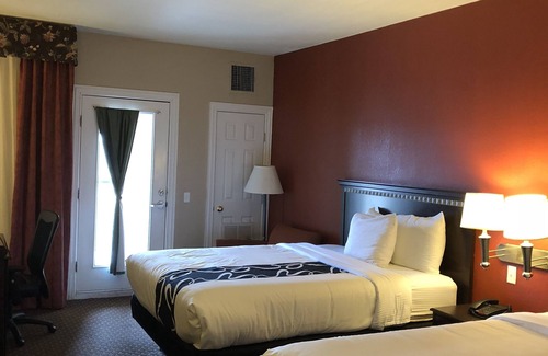 Gun Barrel City Hotel | Americas Best Value Inn & Suites Gun Barrel City