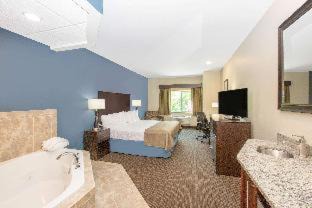 Humboldt Hotel | AmericInn by Wyndham Humboldt