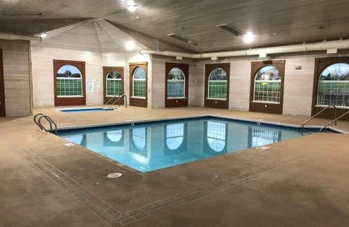 Jefferson Hotel | AmericInn by Wyndham Jefferson