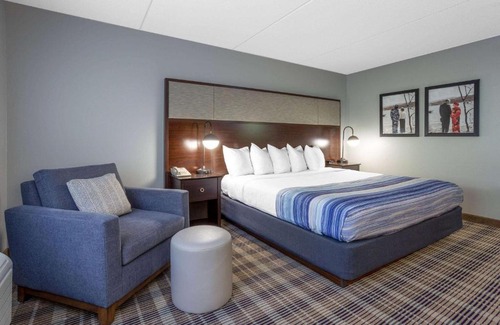 Monona Hotel | AmericInn by Wyndham Madison South
