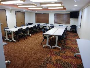 Muscatine Hotel | AmericInn by Wyndham Muscatine
