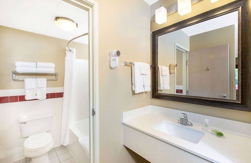 Okoboji Hotel | AmericInn by Wyndham Okoboji