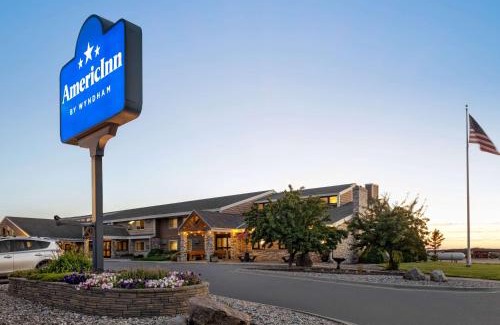 Roseau Hotel | AmericInn by Wyndham Roseau