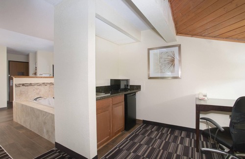 Mount Pleasant Hotel | AmericInn by Wyndham Mount Pleasant