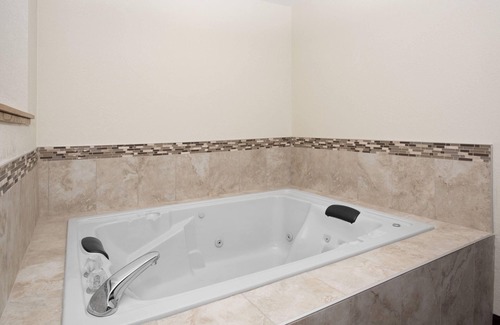 Mount Pleasant Hotel | AmericInn by Wyndham Mount Pleasant