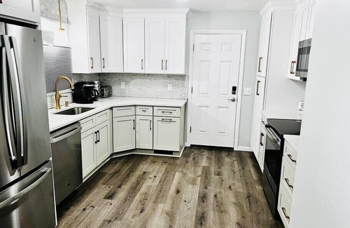 Hadley House | Amherst, Perfect Location, UMass, Smith, MHC!