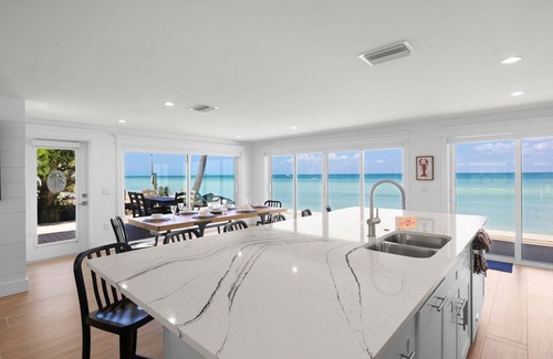 Anna Maria House | AMI Swedish Beach House: Bay Front! Overlooking Tampa Bay! by Anna Maria Life Vacation Rentals
