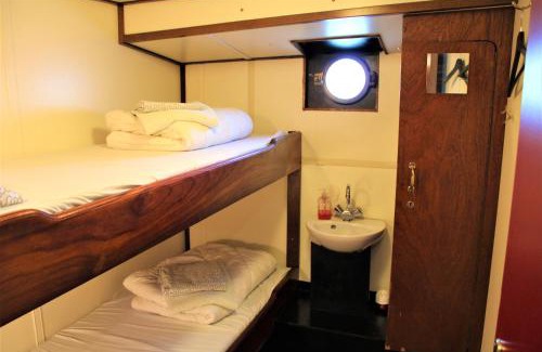 Amsterdam City Centre Boat Rental | AmicitiA