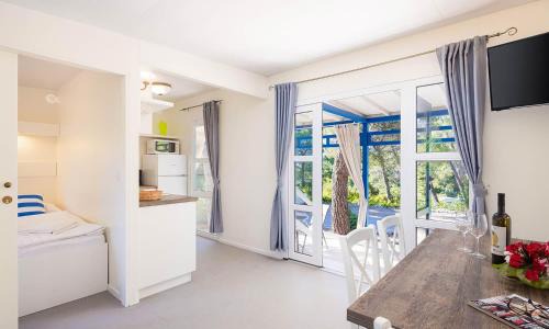 Cove Tri Zala (Zrnovo) Resort | Aminess Planet Camping Holiday Homes Port9