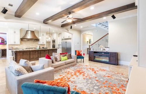 Southeast Houston Villa | AMLUX