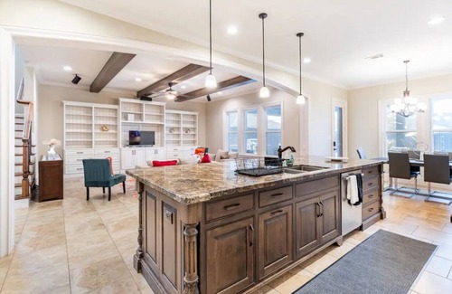 Southeast Houston Villa | AMLUX