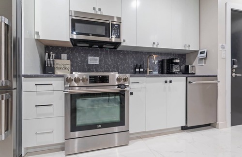 Ventnor City Apartment | Ammos Luxury Living- Milos Suite
