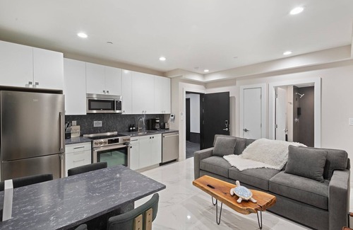 Ventnor City Apartment | Ammos Luxury Living- Milos Suite