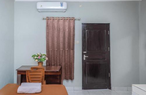Kupang Hotel | Amor Homestay near Eltari International Airport Mitra RedDoorz