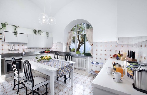 Arienzo Villa | AMORE RENTALS - Villa Lo Scoglio with Direct Sea Access and Garden