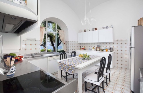Arienzo Villa | AMORE RENTALS - Villa Lo Scoglio with Direct Sea Access and Garden