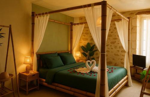 Cour-Cheverny Apartment | Amoureux Suite romantique Spa privé Cinta Bali châteaux de la Loire