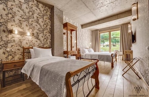 Mirzaani Hotel | Ampelo Resort