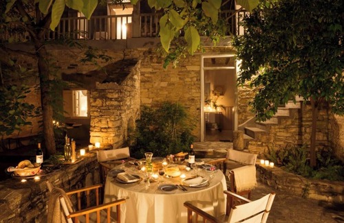 Pano Lefkara House | AMPLE PLACES Monadiko HousenTraditional house in the center of Lefkara village