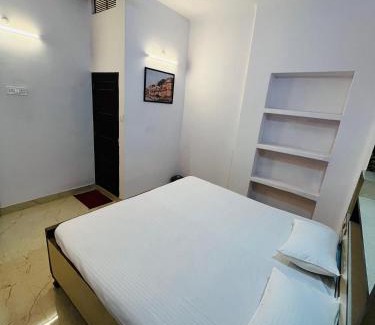 Varanasi House | Amrit Ganga Homestay 1,5km from kashi vishwanath Near Rathyatra ropeway