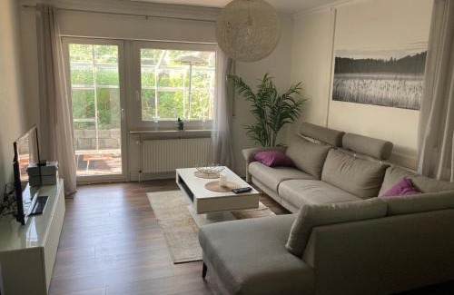 Taunusstein Apartment | AMSELWEG am Waldrand gelegen Netflix eigener carport uvm